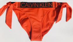 Dmske plavky Calvin Klein KW0KW00641 nohaviky oranov